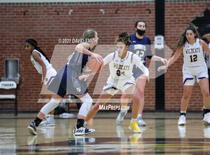 Thumbnail 1 in Blue Springs vs Aquinas (810 Varsity Showcase) photogallery.