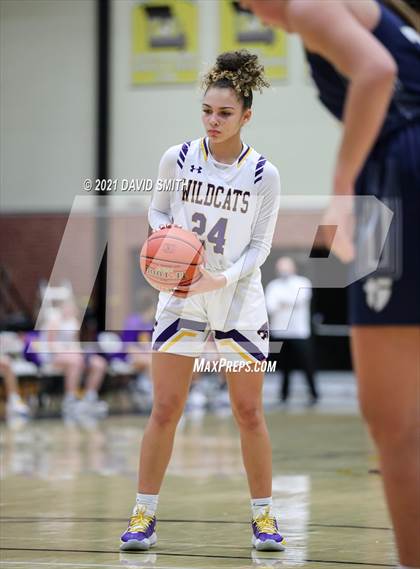Thumbnail 2 in Blue Springs vs Aquinas (810 Varsity Showcase) photogallery.
