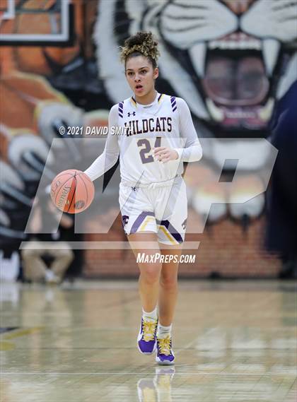 Thumbnail 3 in Blue Springs vs Aquinas (810 Varsity Showcase) photogallery.