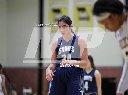 Thumbnail 2 in Blue Springs vs Aquinas (810 Varsity Showcase) photogallery.