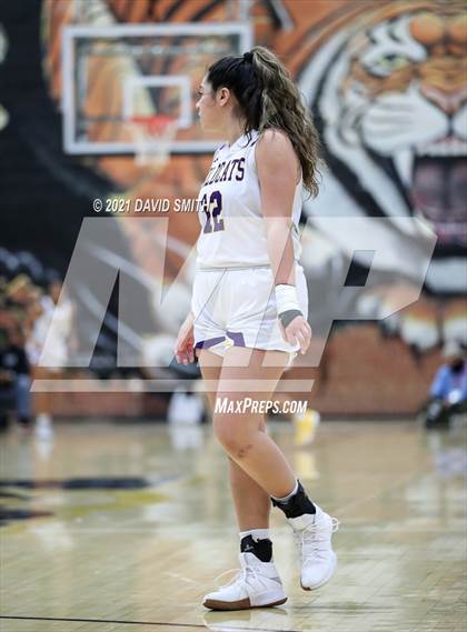 Thumbnail 2 in Blue Springs vs Aquinas (810 Varsity Showcase) photogallery.