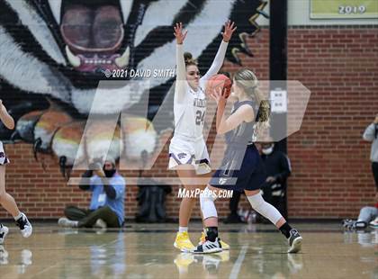 Thumbnail 2 in Blue Springs vs Aquinas (810 Varsity Showcase) photogallery.