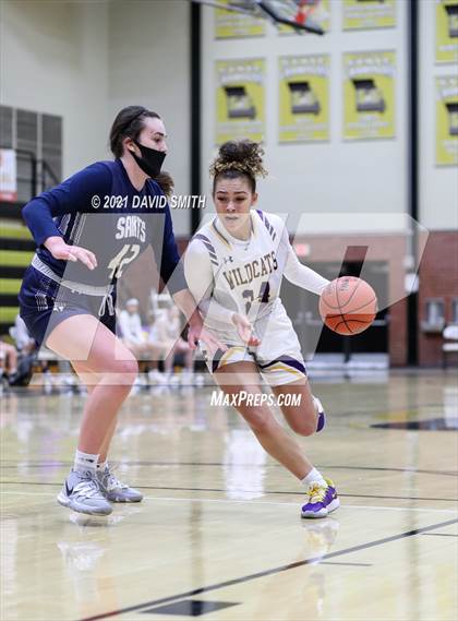 Thumbnail 2 in Blue Springs vs Aquinas (810 Varsity Showcase) photogallery.