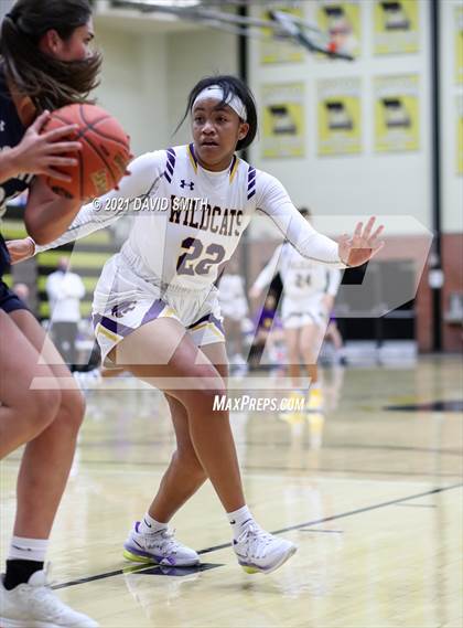 Thumbnail 3 in Blue Springs vs Aquinas (810 Varsity Showcase) photogallery.
