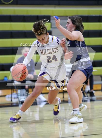 Thumbnail 3 in Blue Springs vs Aquinas (810 Varsity Showcase) photogallery.