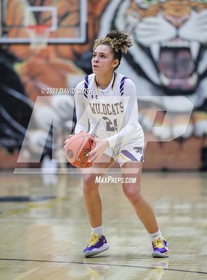 Thumbnail 2 in Blue Springs vs Aquinas (810 Varsity Showcase) photogallery.