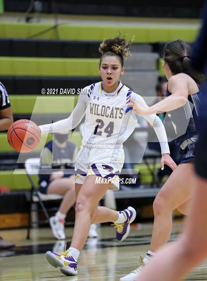 Thumbnail 2 in Blue Springs vs Aquinas (810 Varsity Showcase) photogallery.