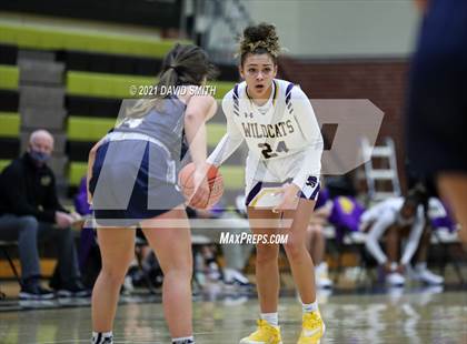 Thumbnail 2 in Blue Springs vs Aquinas (810 Varsity Showcase) photogallery.