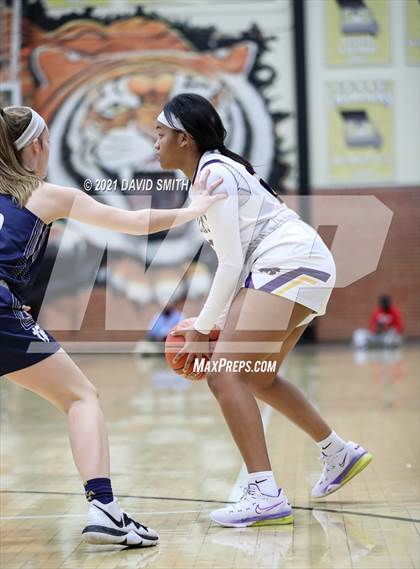 Thumbnail 1 in Blue Springs vs Aquinas (810 Varsity Showcase) photogallery.