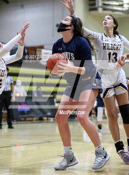 Thumbnail 3 in Blue Springs vs Aquinas (810 Varsity Showcase) photogallery.