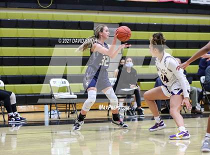 Thumbnail 2 in Blue Springs vs Aquinas (810 Varsity Showcase) photogallery.
