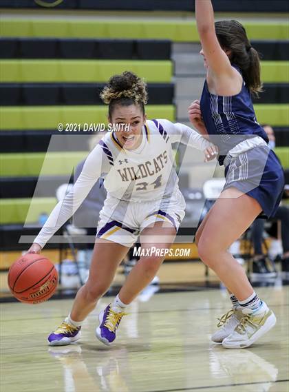 Thumbnail 2 in Blue Springs vs Aquinas (810 Varsity Showcase) photogallery.