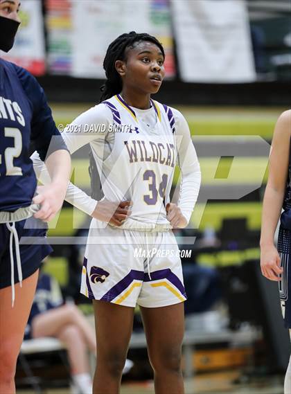 Thumbnail 3 in Blue Springs vs Aquinas (810 Varsity Showcase) photogallery.