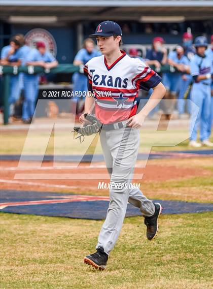 Thumbnail 2 in Tompkins vs Lamar photogallery.