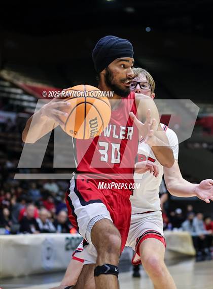 Thumbnail 1 in Chowchilla vs. Fowler (CIF CS Division VI Section Championship) photogallery.