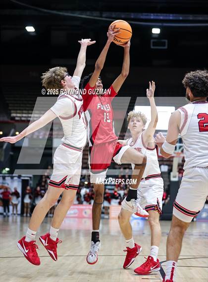 Thumbnail 3 in Chowchilla vs. Fowler (CIF CS Division VI Section Championship) photogallery.