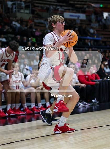 Thumbnail 2 in Chowchilla vs. Fowler (CIF CS Division VI Section Championship) photogallery.