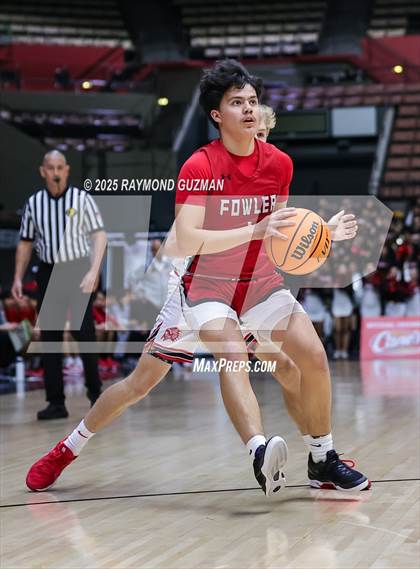 Thumbnail 3 in Chowchilla vs. Fowler (CIF CS Division VI Section Championship) photogallery.