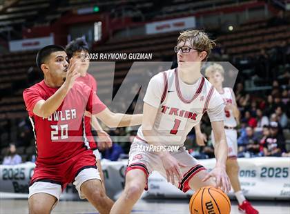 Thumbnail 2 in Chowchilla vs. Fowler (CIF CS Division VI Section Championship) photogallery.