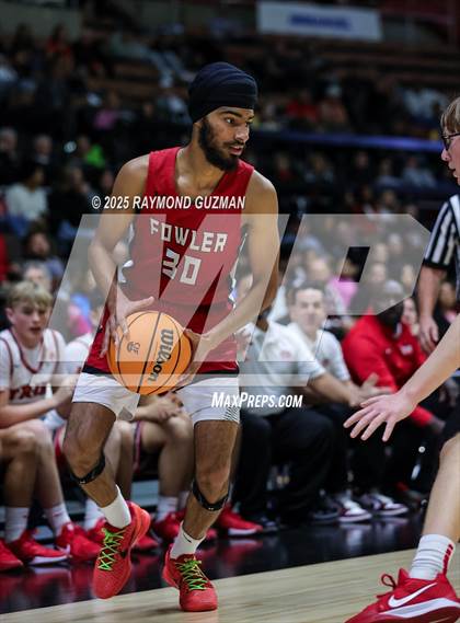 Thumbnail 1 in Chowchilla vs. Fowler (CIF CS Division VI Section Championship) photogallery.