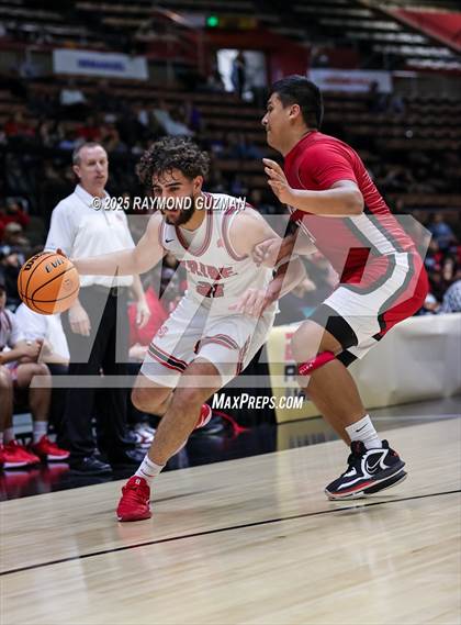 Thumbnail 2 in Chowchilla vs. Fowler (CIF CS Division VI Section Championship) photogallery.