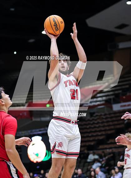 Thumbnail 2 in Chowchilla vs. Fowler (CIF CS Division VI Section Championship) photogallery.