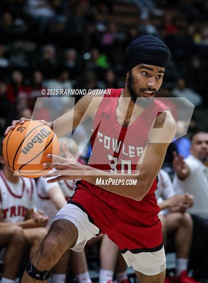 Thumbnail 2 in Chowchilla vs. Fowler (CIF CS Division VI Section Championship) photogallery.