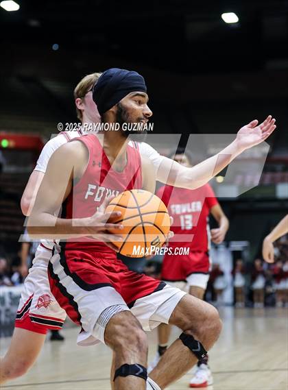 Thumbnail 2 in Chowchilla vs. Fowler (CIF CS Division VI Section Championship) photogallery.