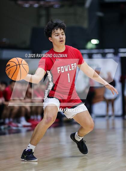 Thumbnail 2 in Chowchilla vs. Fowler (CIF CS Division VI Section Championship) photogallery.
