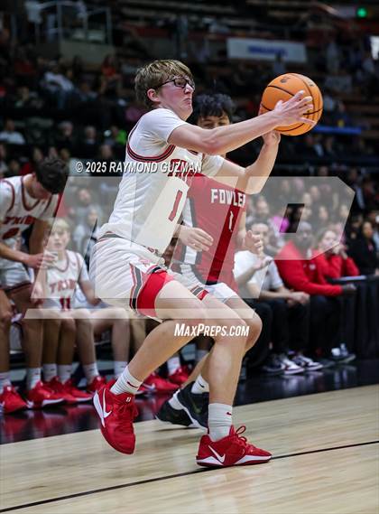 Thumbnail 3 in Chowchilla vs. Fowler (CIF CS Division VI Section Championship) photogallery.