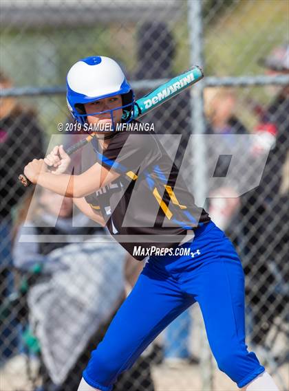 Thumbnail 3 in Kearney vs. Lincoln East photogallery.