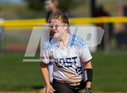 Thumbnail 2 in Kearney vs. Lincoln East photogallery.