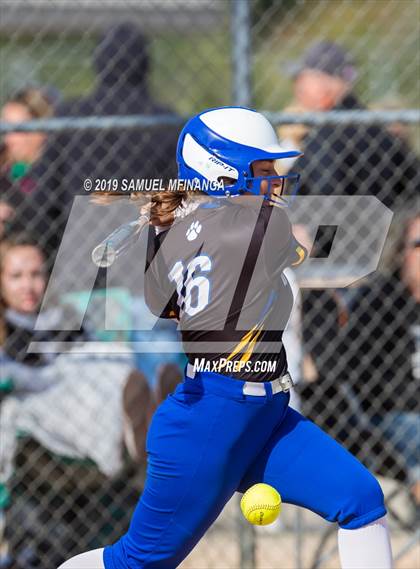 Thumbnail 3 in Kearney vs. Lincoln East photogallery.