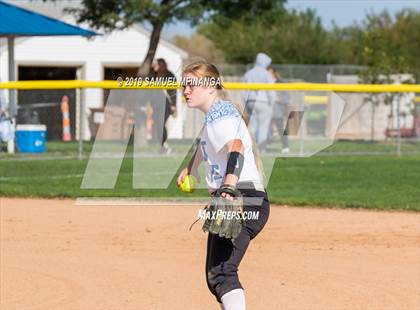 Thumbnail 3 in Kearney vs. Lincoln East photogallery.