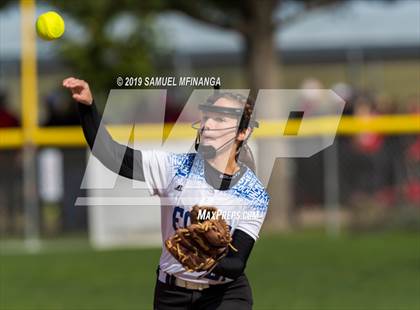 Thumbnail 2 in Kearney vs. Lincoln East photogallery.
