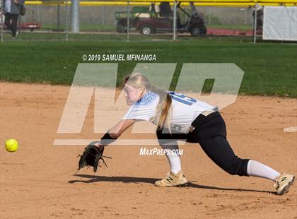 Thumbnail 2 in Kearney vs. Lincoln East photogallery.