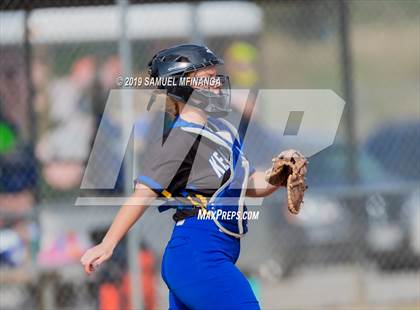 Thumbnail 2 in Kearney vs. Lincoln East photogallery.
