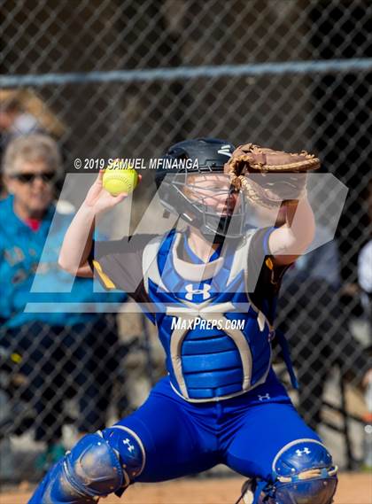 Thumbnail 3 in Kearney vs. Lincoln East photogallery.