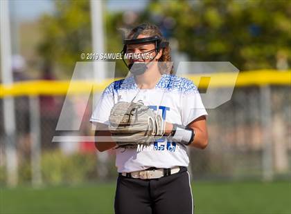Thumbnail 3 in Kearney vs. Lincoln East photogallery.