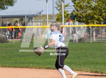 Thumbnail 2 in Kearney vs. Lincoln East photogallery.