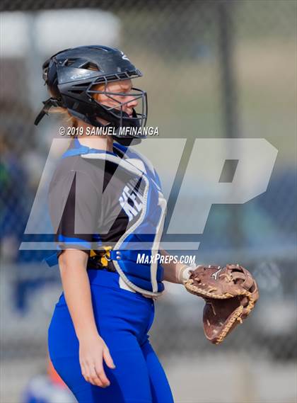 Thumbnail 3 in Kearney vs. Lincoln East photogallery.
