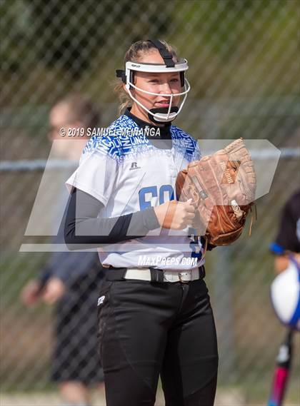 Thumbnail 3 in Kearney vs. Lincoln East photogallery.