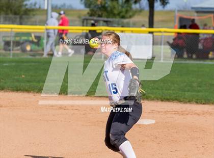 Thumbnail 3 in Kearney vs. Lincoln East photogallery.