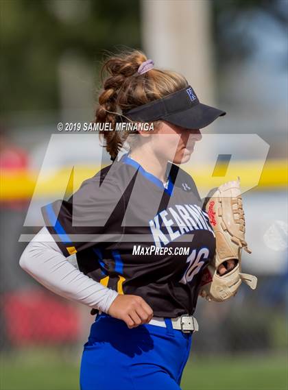 Thumbnail 2 in Kearney vs. Lincoln East photogallery.