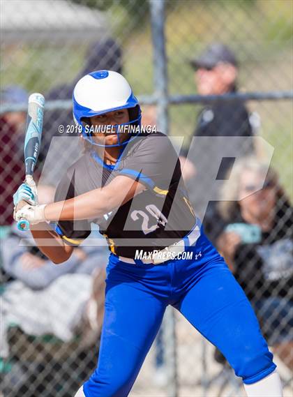 Thumbnail 3 in Kearney vs. Lincoln East photogallery.