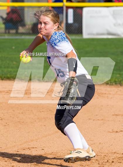 Thumbnail 1 in Kearney vs. Lincoln East photogallery.