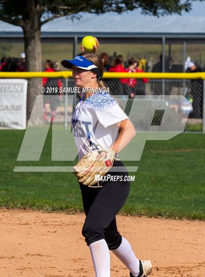 Thumbnail 3 in Kearney vs. Lincoln East photogallery.