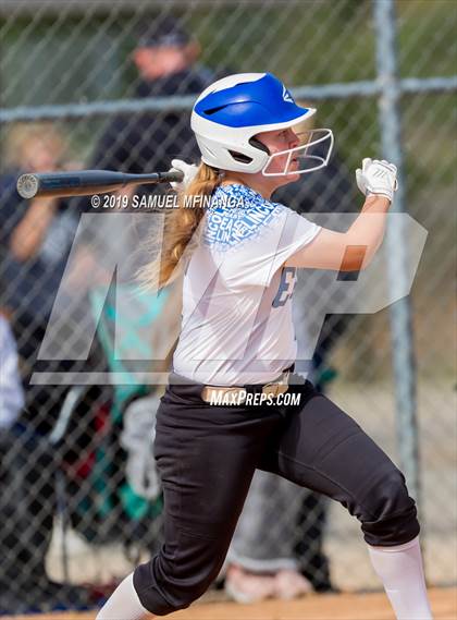 Thumbnail 3 in Kearney vs. Lincoln East photogallery.