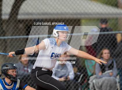Thumbnail 3 in Kearney vs. Lincoln East photogallery.