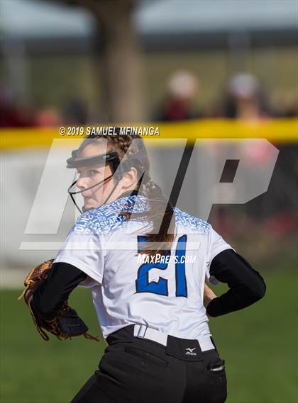 Thumbnail 1 in Kearney vs. Lincoln East photogallery.